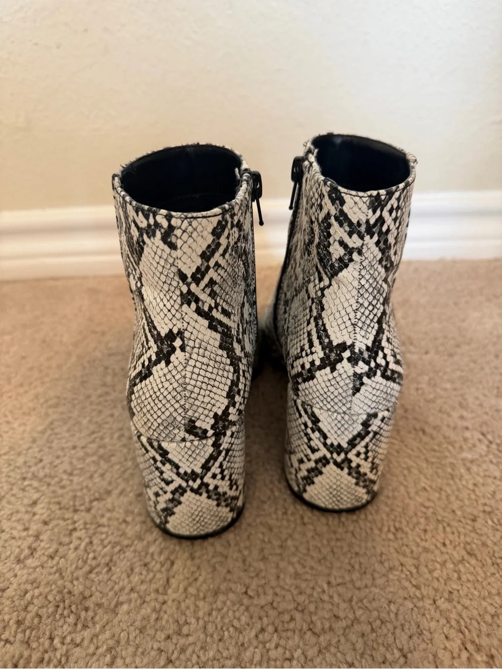 Mix no.6 Women’s Snake-Print Ankle Boots in Black and White - size 7